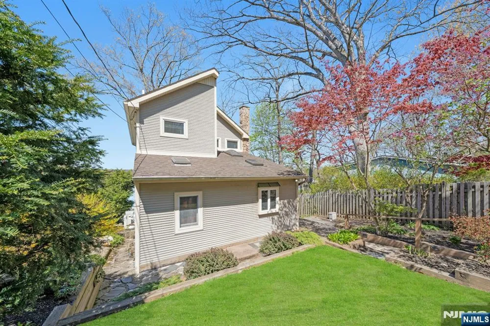 95 Wildwood Road Jefferson Township, NJ 07438