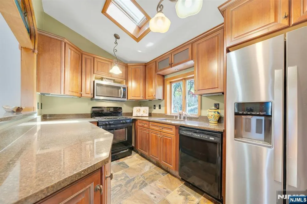95 Wildwood Road Jefferson Township, NJ 07438