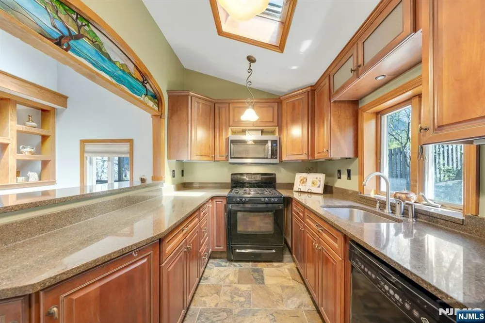 95 Wildwood Road Jefferson Township, NJ 07438