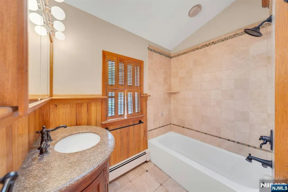 95 Wildwood Road Jefferson Township, NJ 07438