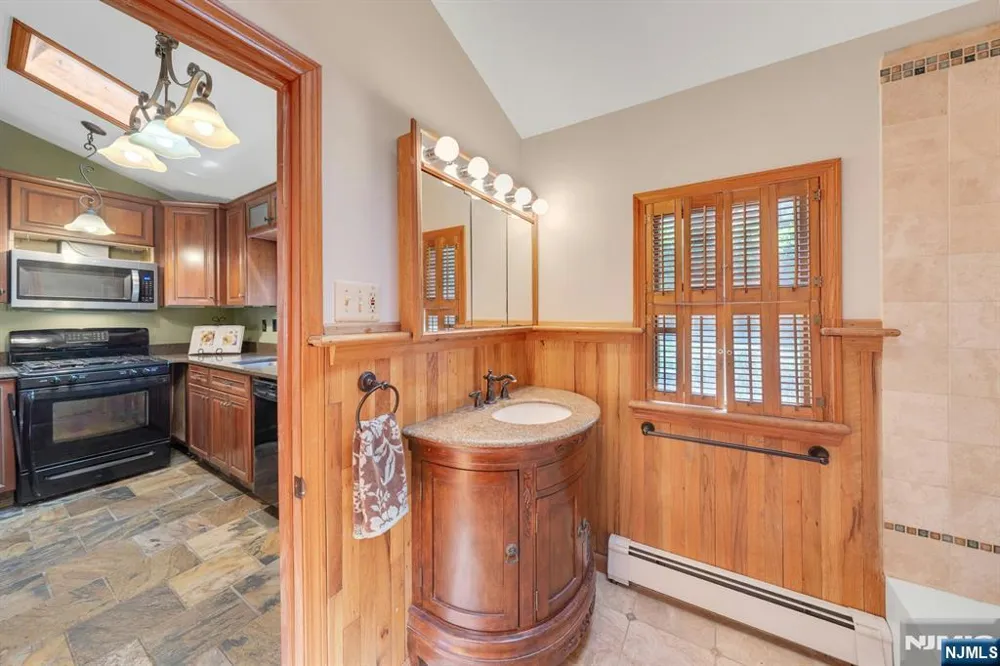 95 Wildwood Road Jefferson Township, NJ 07438