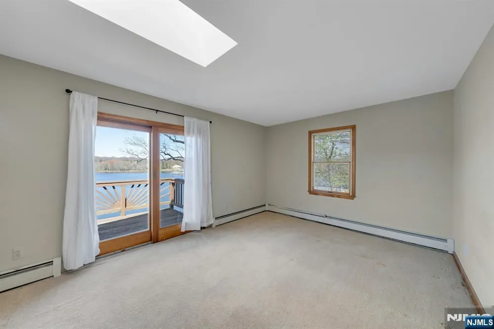 95 Wildwood Road Jefferson Township, NJ 07438
