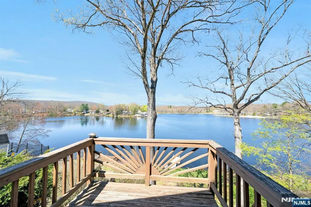 95 Wildwood Road Jefferson Township, NJ 07438