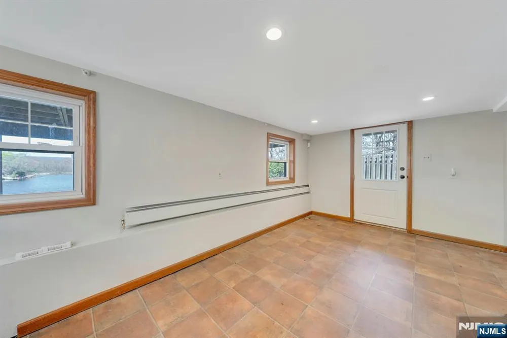95 Wildwood Road Jefferson Township, NJ 07438