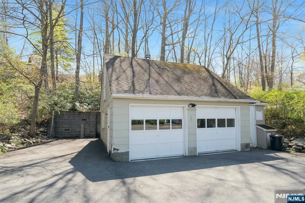 95 Wildwood Road Jefferson Township, NJ 07438