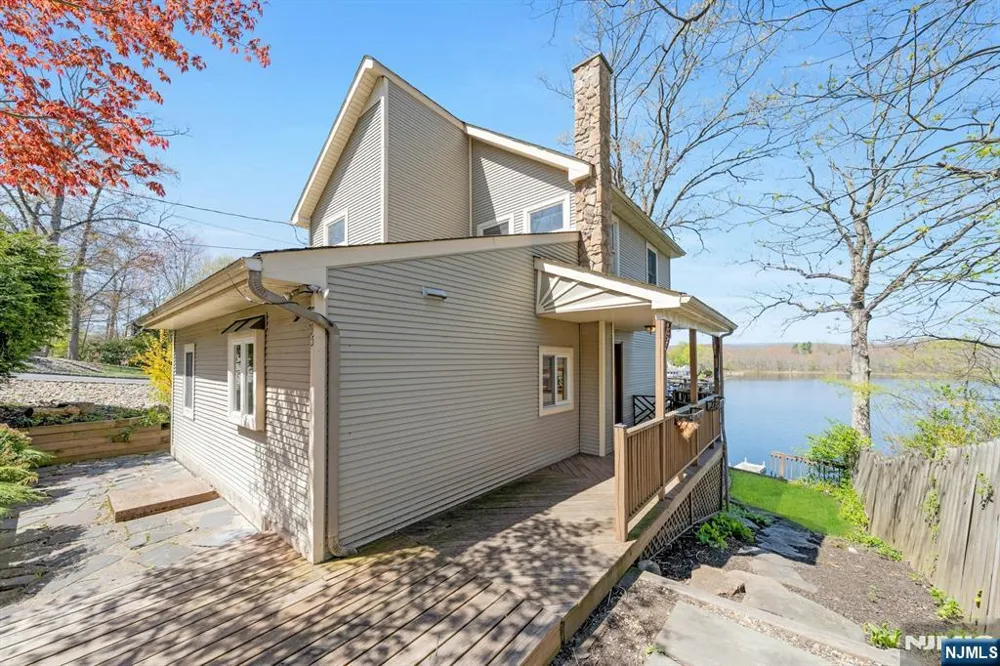 95 Wildwood Road Jefferson Township, NJ 07438