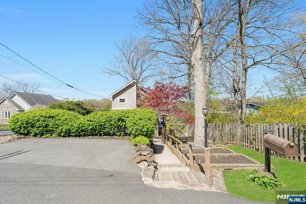 95 Wildwood Road Jefferson Township, NJ 07438