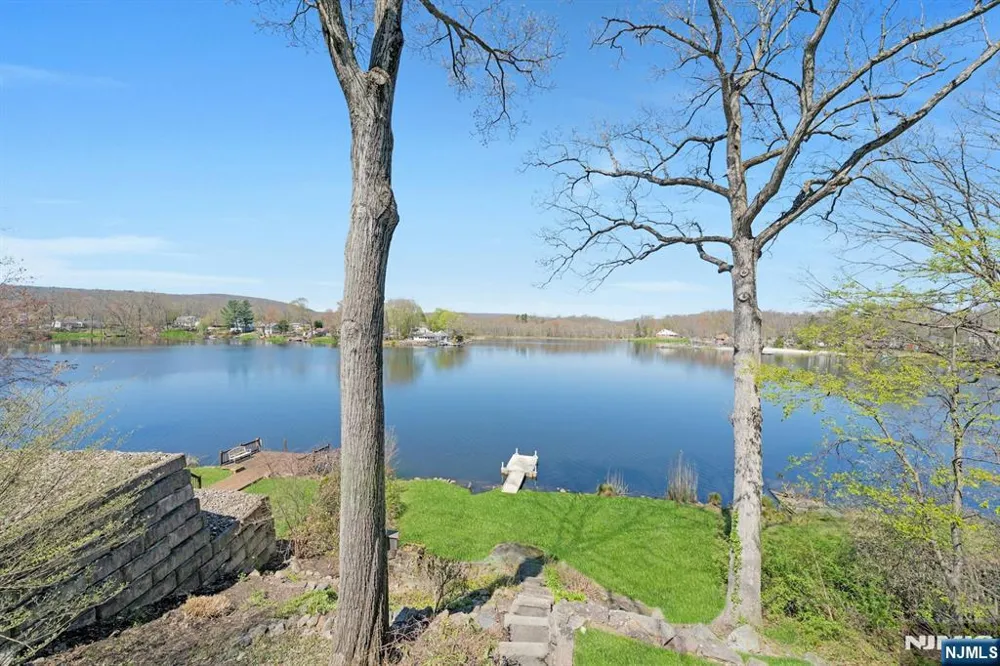 95 Wildwood Road Jefferson Township, NJ 07438