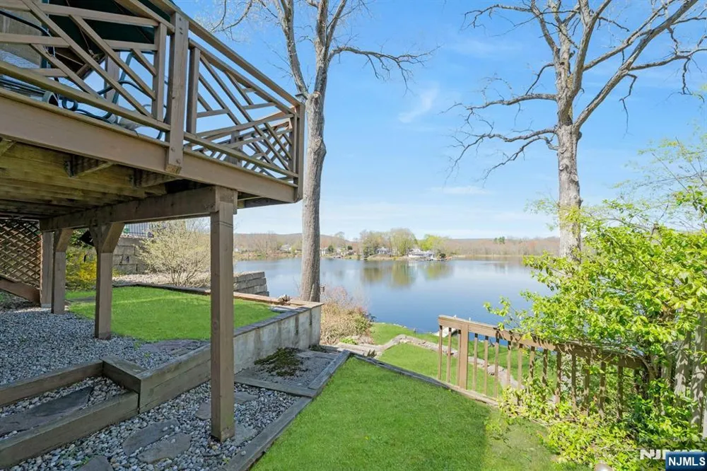 95 Wildwood Road Jefferson Township, NJ 07438