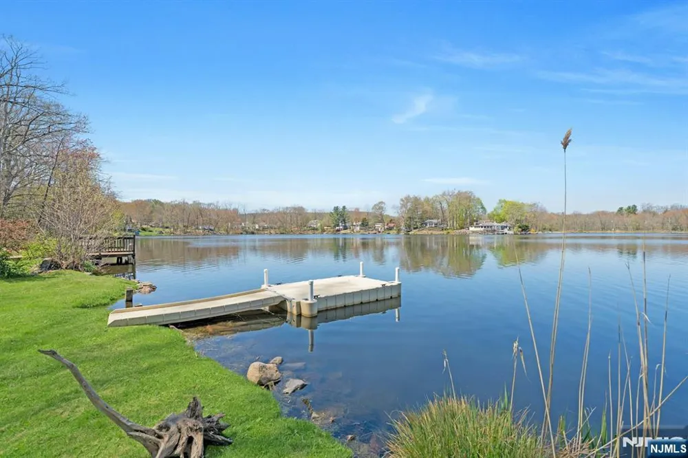 95 Wildwood Road Jefferson Township, NJ 07438
