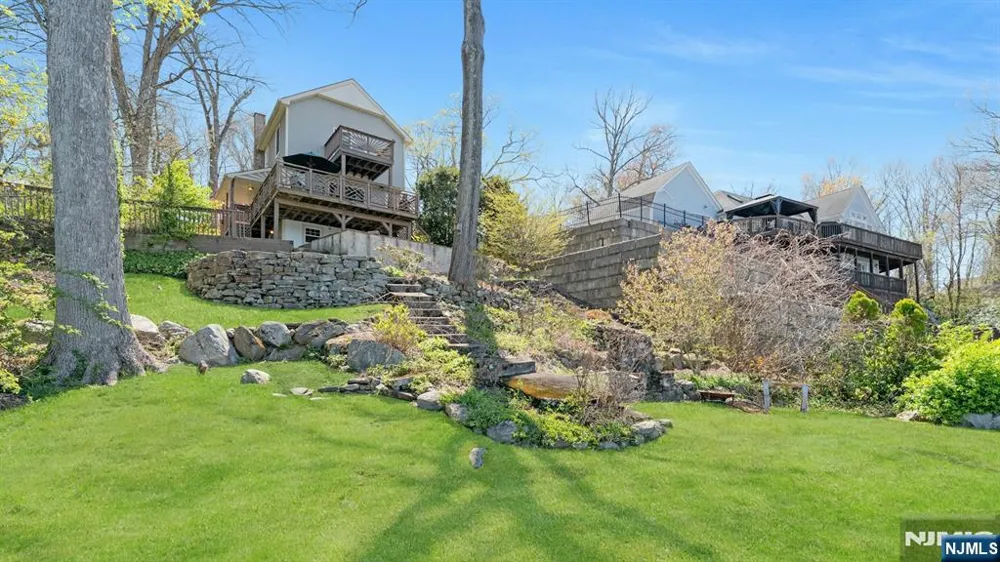 95 Wildwood Road Jefferson Township, NJ 07438
