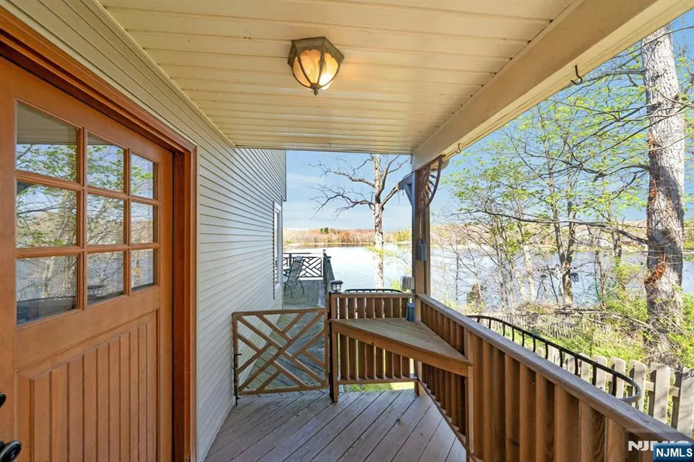 95 Wildwood Road Jefferson Township, NJ 07438
