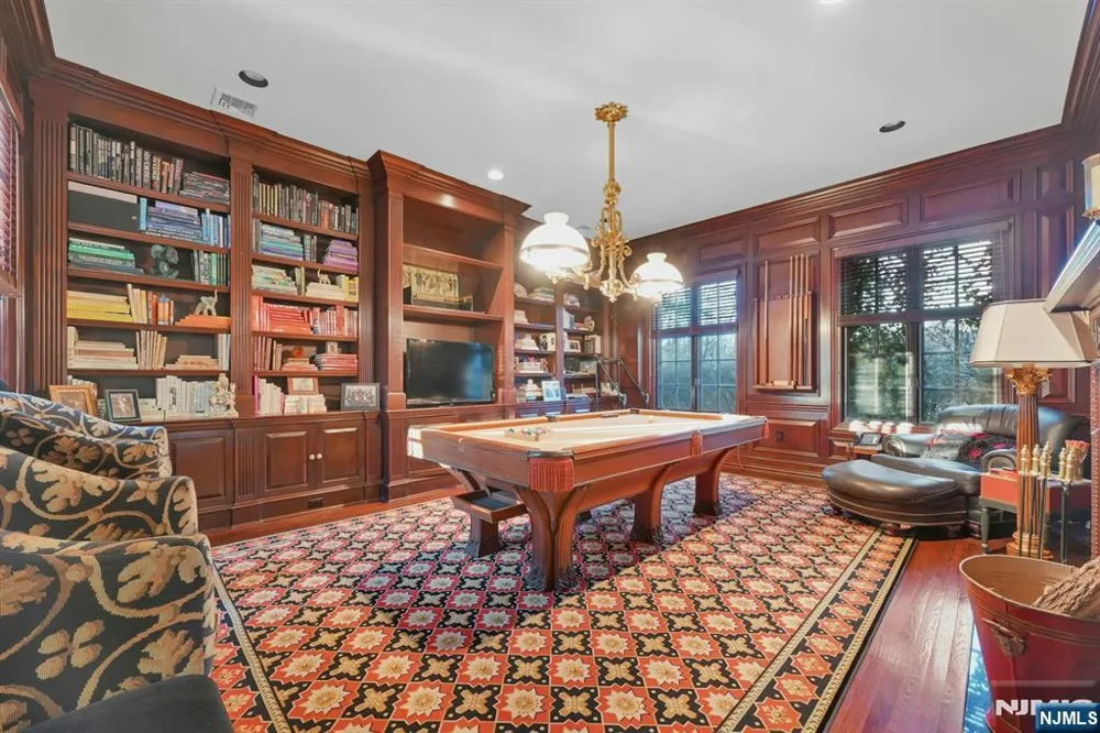 86 Fox Hedge Road Saddle River, NJ 07458