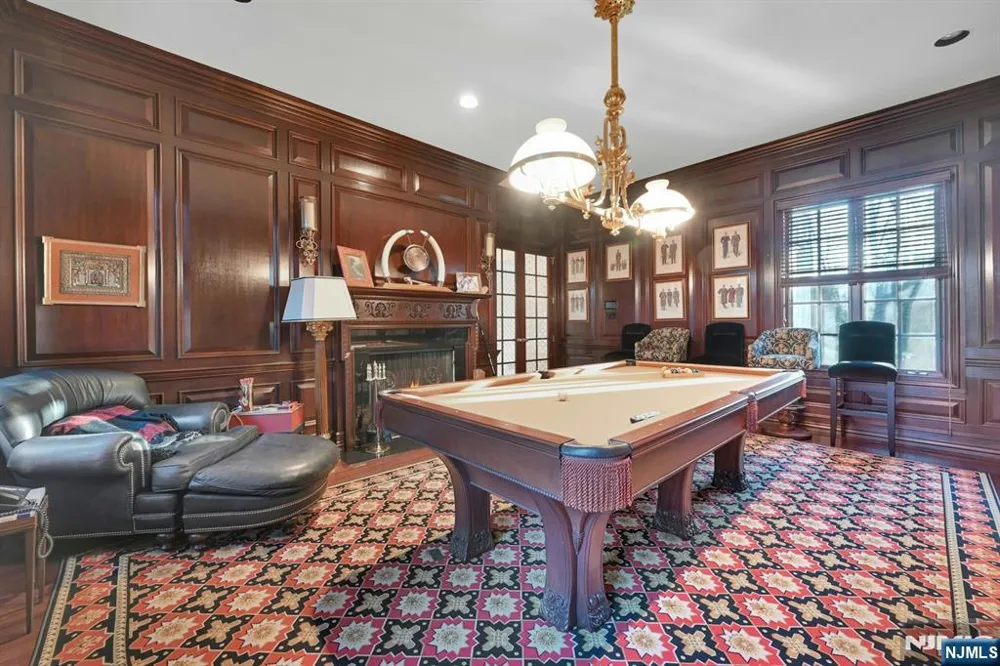 86 Fox Hedge Road Saddle River, NJ 07458