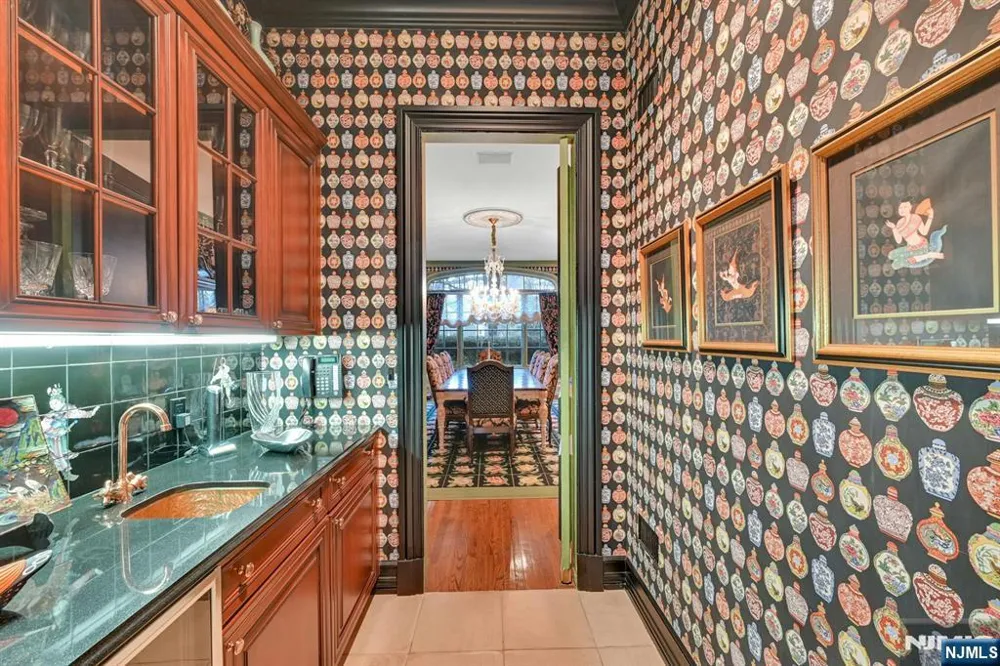 86 Fox Hedge Road Saddle River, NJ 07458