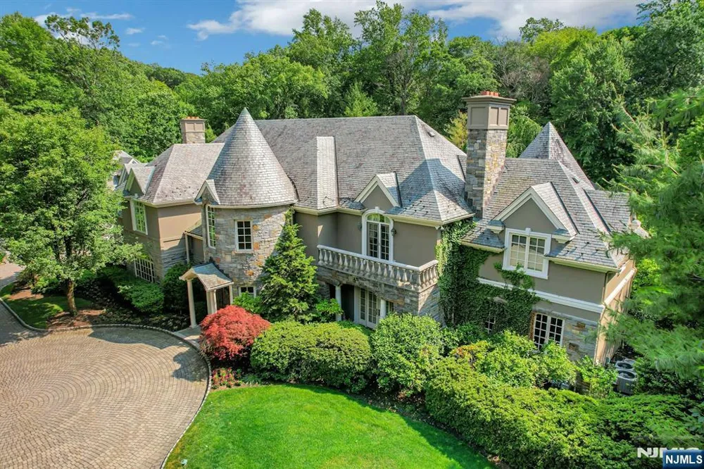 86 Fox Hedge Road Saddle River, NJ 07458