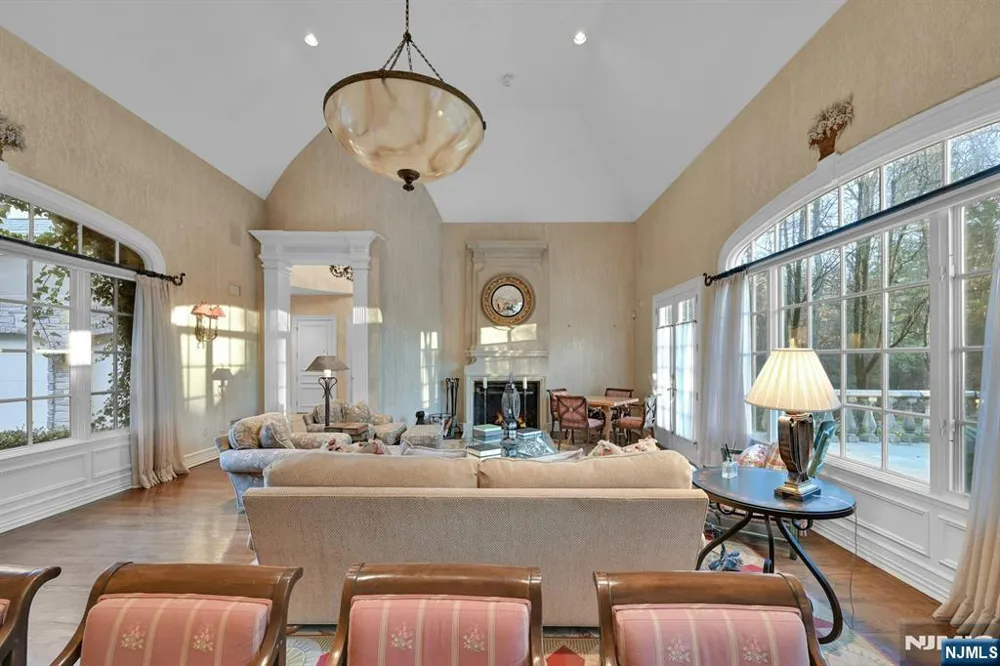 86 Fox Hedge Road Saddle River, NJ 07458