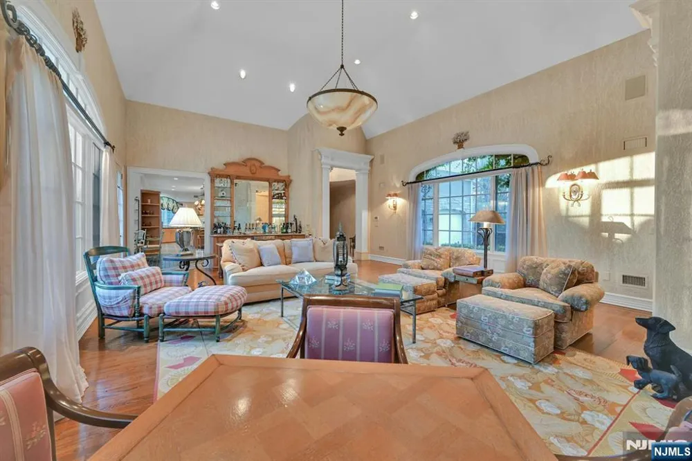 86 Fox Hedge Road Saddle River, NJ 07458