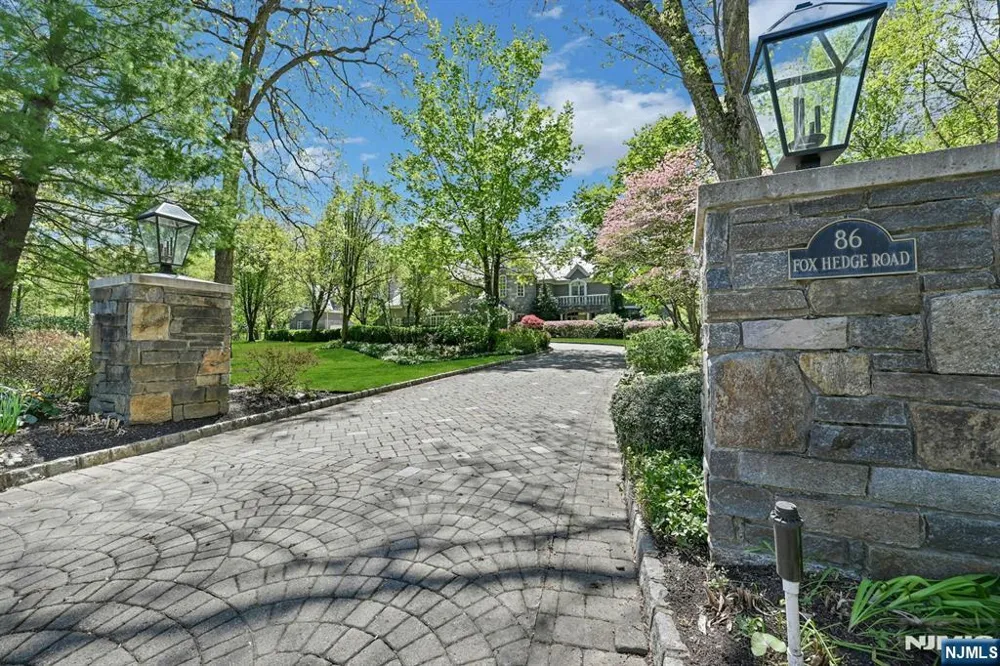 86 Fox Hedge Road Saddle River, NJ 07458