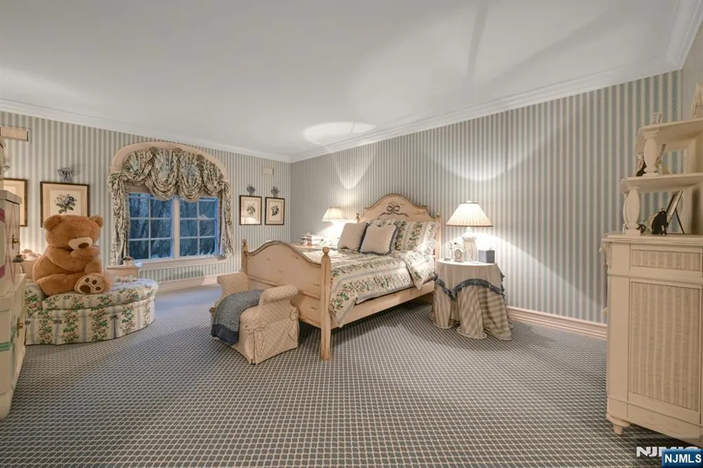 86 Fox Hedge Road Saddle River, NJ 07458