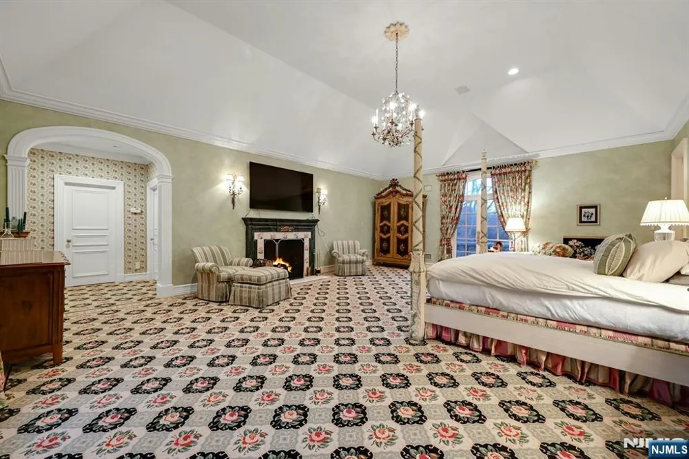 86 Fox Hedge Road Saddle River, NJ 07458