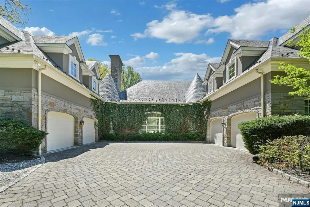 86 Fox Hedge Road Saddle River, NJ 07458