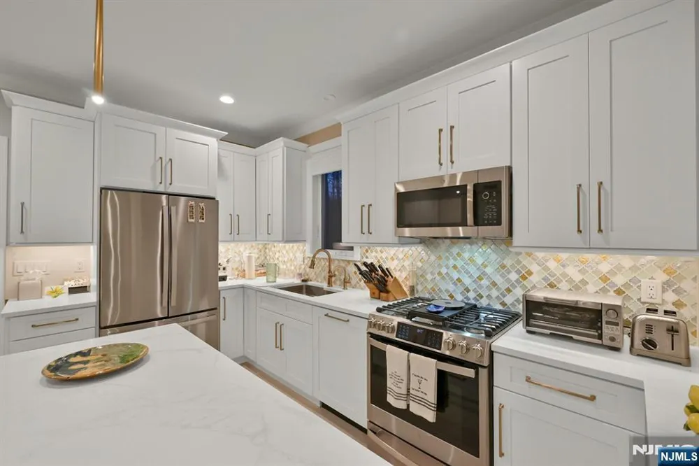 86 Fox Hedge Road Saddle River, NJ 07458