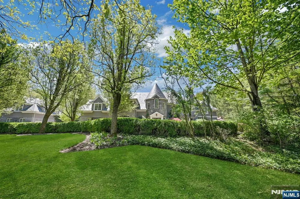 86 Fox Hedge Road Saddle River, NJ 07458