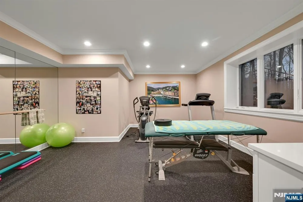 86 Fox Hedge Road Saddle River, NJ 07458