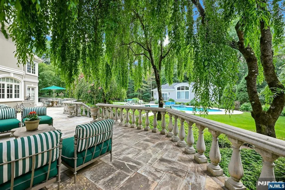 86 Fox Hedge Road Saddle River, NJ 07458