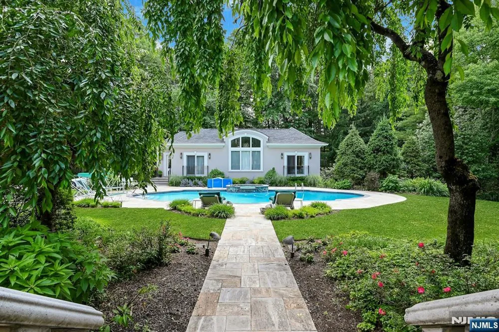 86 Fox Hedge Road Saddle River, NJ 07458