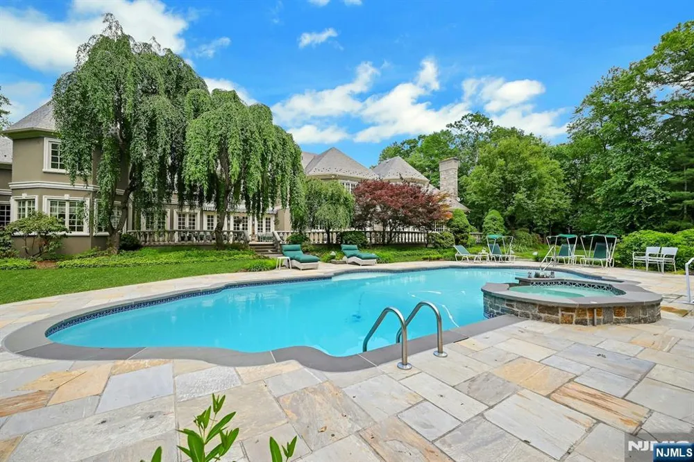 86 Fox Hedge Road Saddle River, NJ 07458