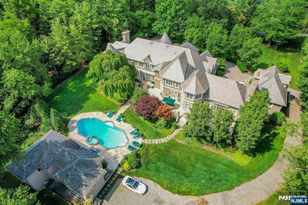 86 Fox Hedge Road Saddle River, NJ 07458