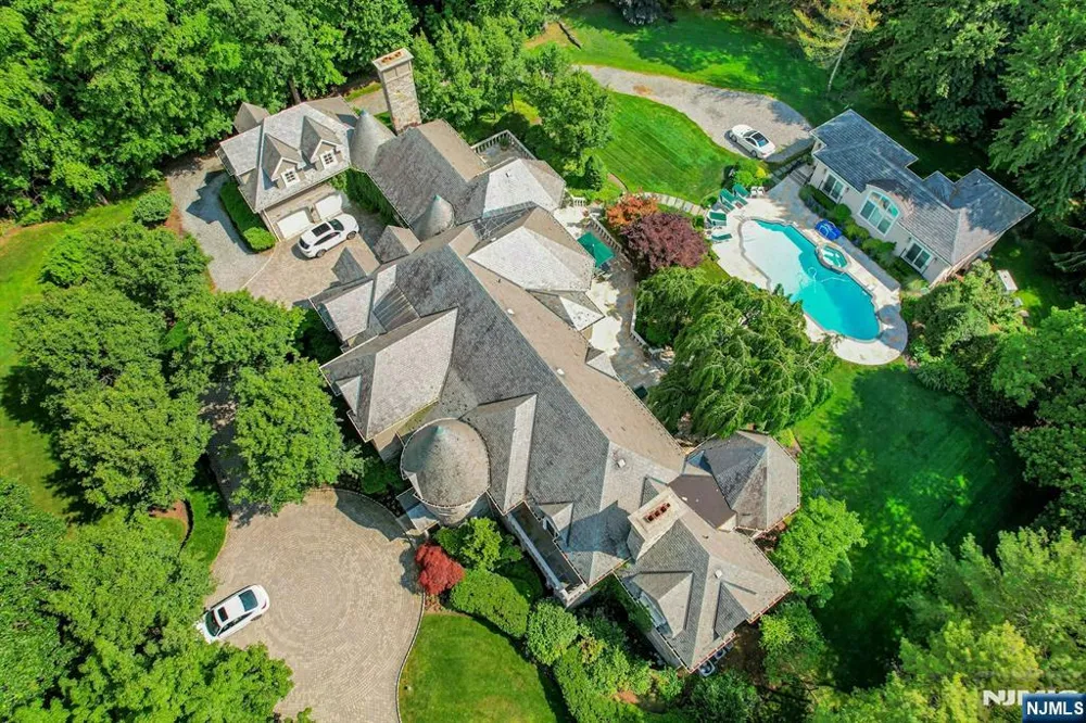 86 Fox Hedge Road Saddle River, NJ 07458