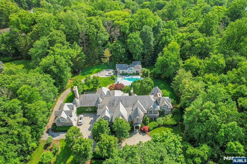 86 Fox Hedge Road Saddle River, NJ 07458