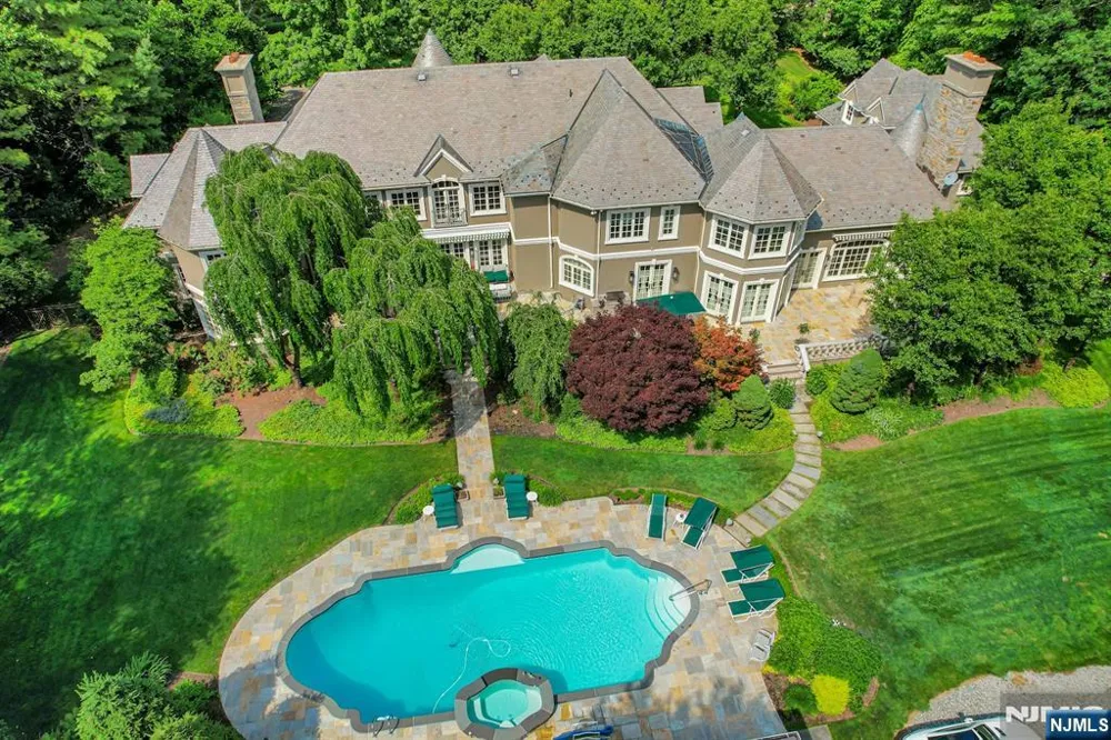 86 Fox Hedge Road Saddle River, NJ 07458