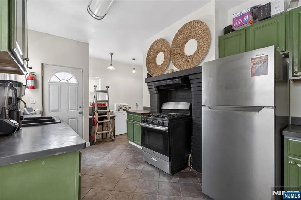 52 Clifford Street East Orange, NJ 07018
