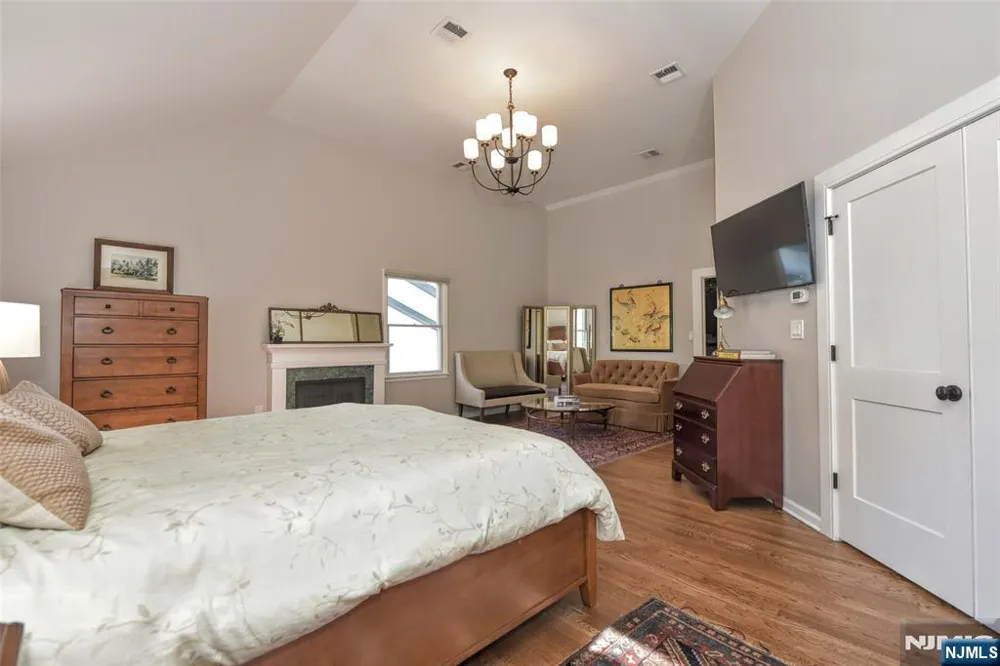 540 Burlington Street Paramus, NJ 07652