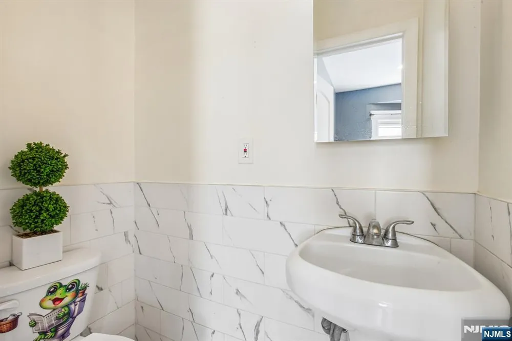 268 Halsted Street East Orange, NJ 07018