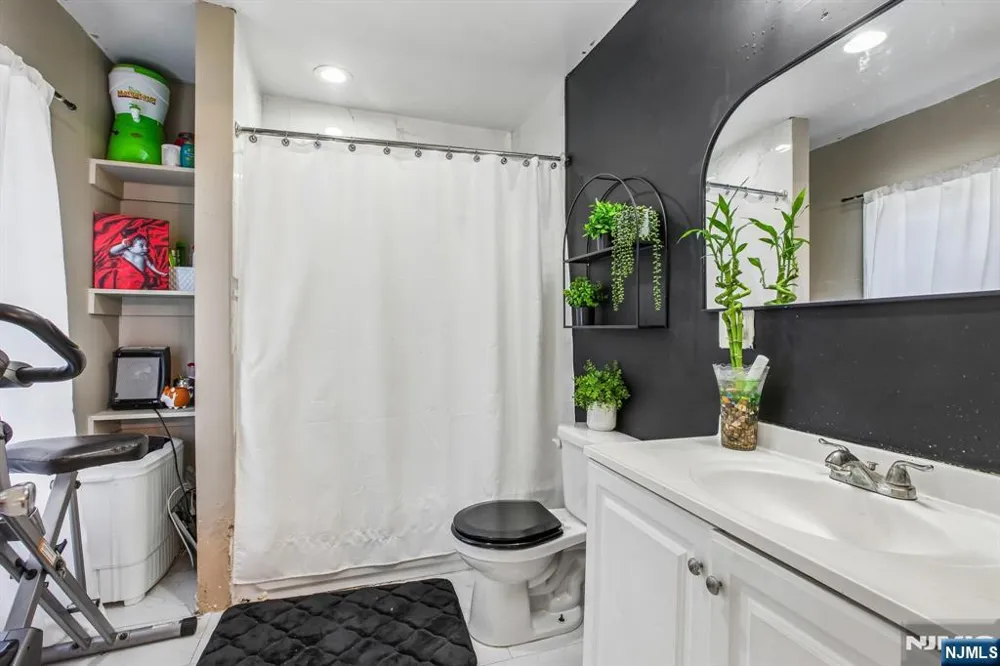 268 Halsted Street East Orange, NJ 07018