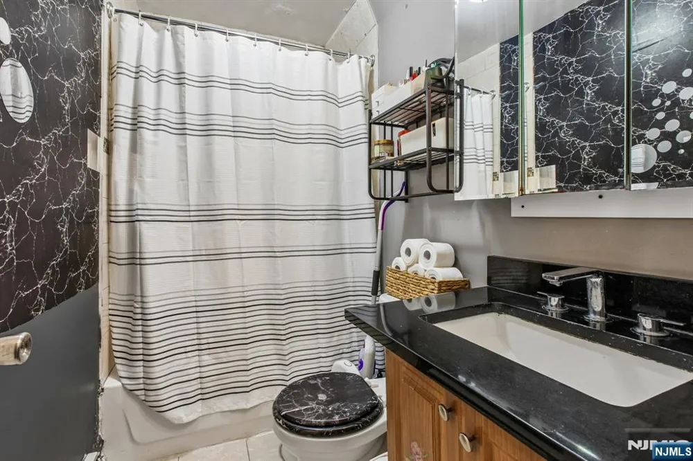 268 Halsted Street East Orange, NJ 07018