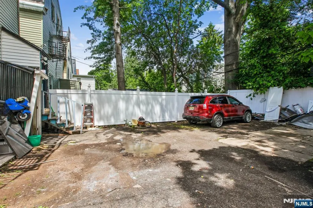 268 Halsted Street East Orange, NJ 07018