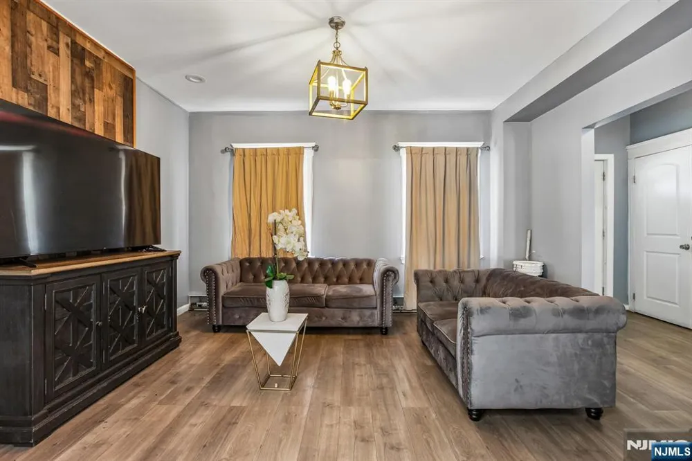 268 Halsted Street East Orange, NJ 07018