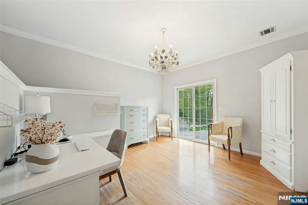 16 Lenape Trail Montclair, NJ 07043