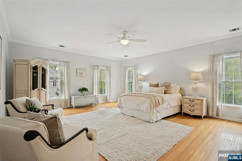 16 Lenape Trail Montclair, NJ 07043