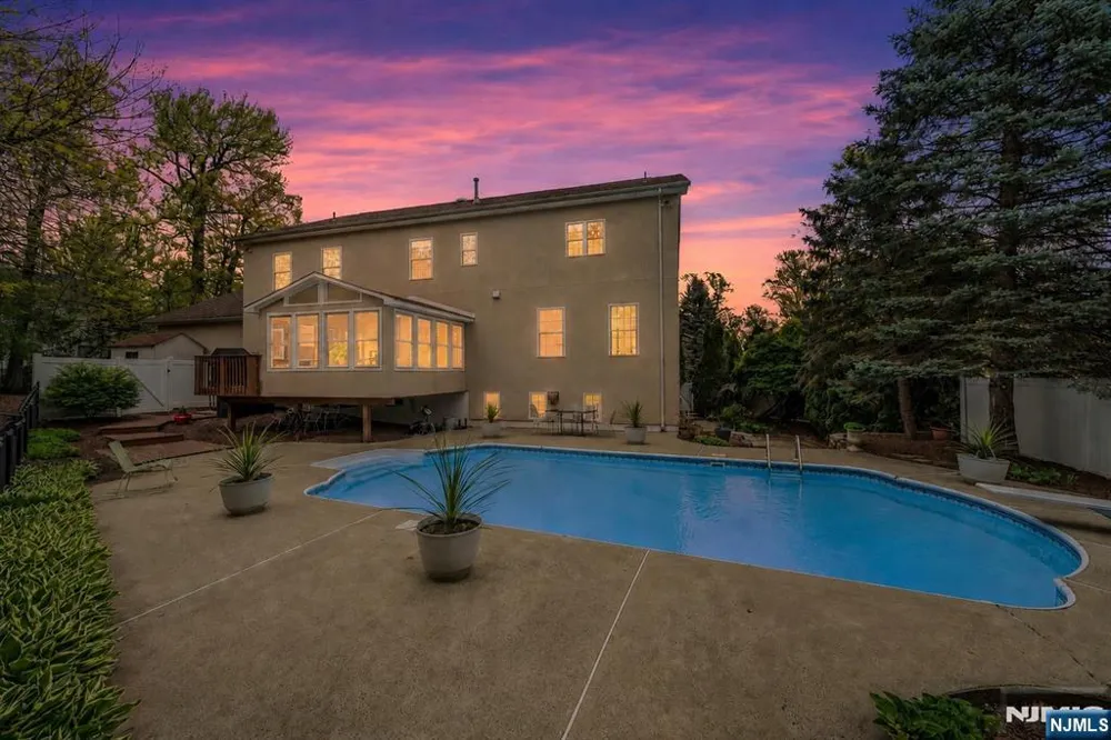 16 Lenape Trail Montclair, NJ 07043