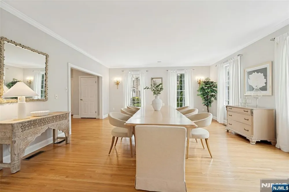 16 Lenape Trail Montclair, NJ 07043