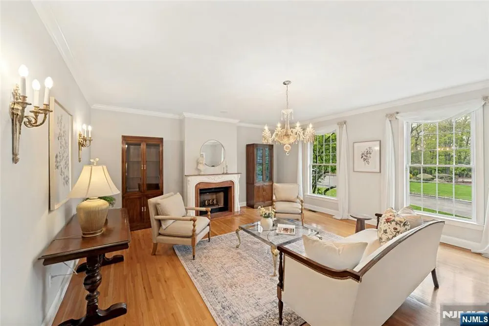 16 Lenape Trail Montclair, NJ 07043