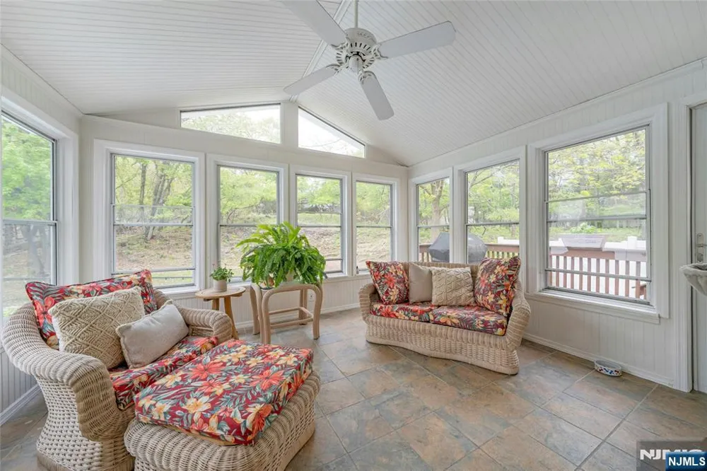 16 Lenape Trail Montclair, NJ 07043