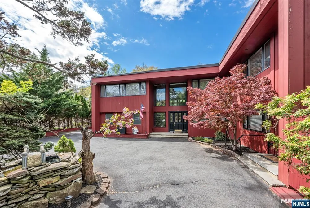 84 Bogerts Mill Road Harrington Park, NJ 07640